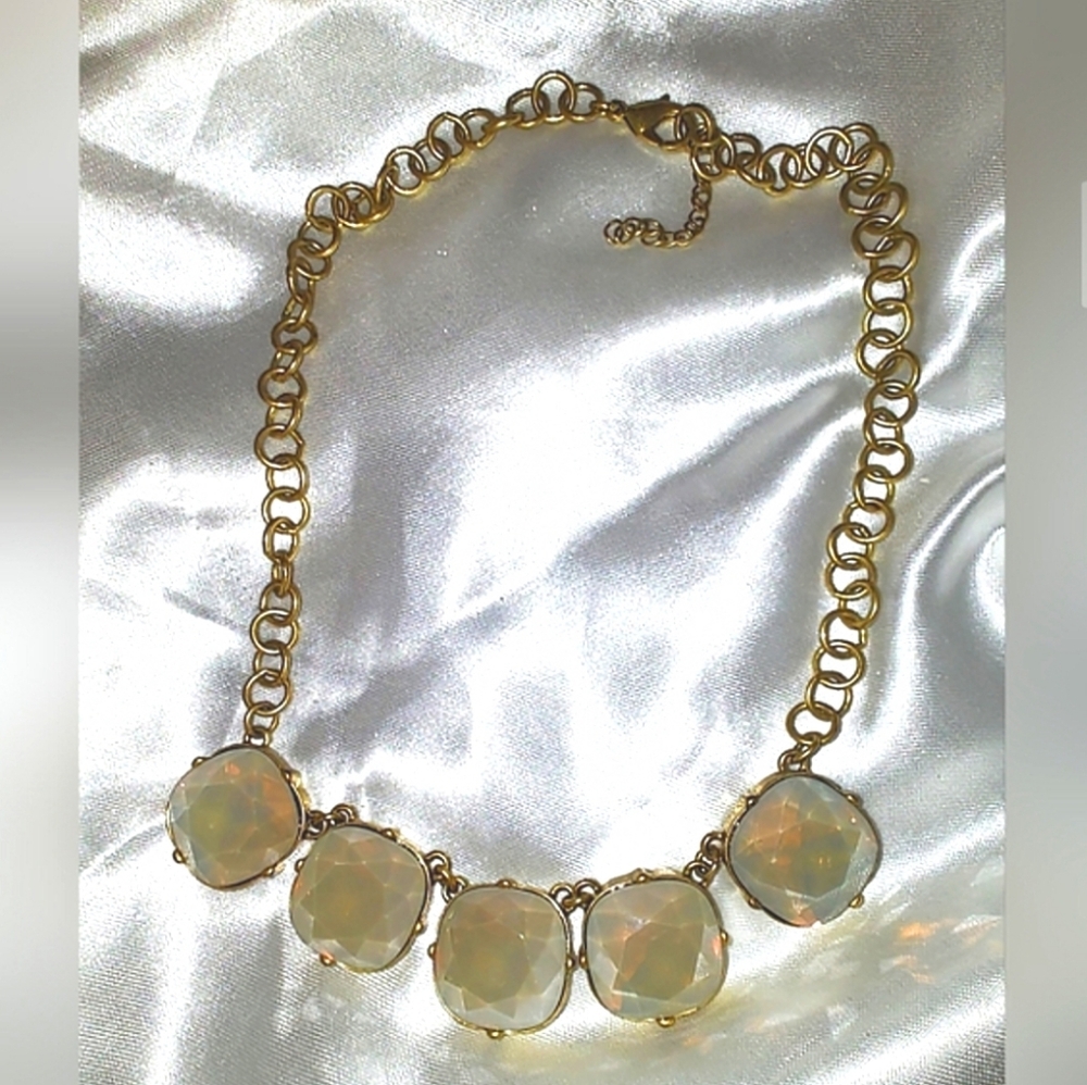 Vintage Beautiful Gold Tone Bold Aurora Borealis Stone Statement Necklace